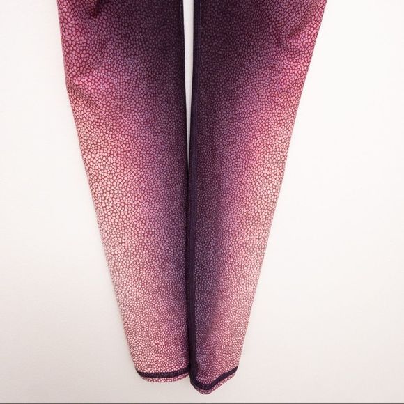 NIYAMA SOL Shagreen Peony High Waisted Leggings Size XS - Picture 8 of 8